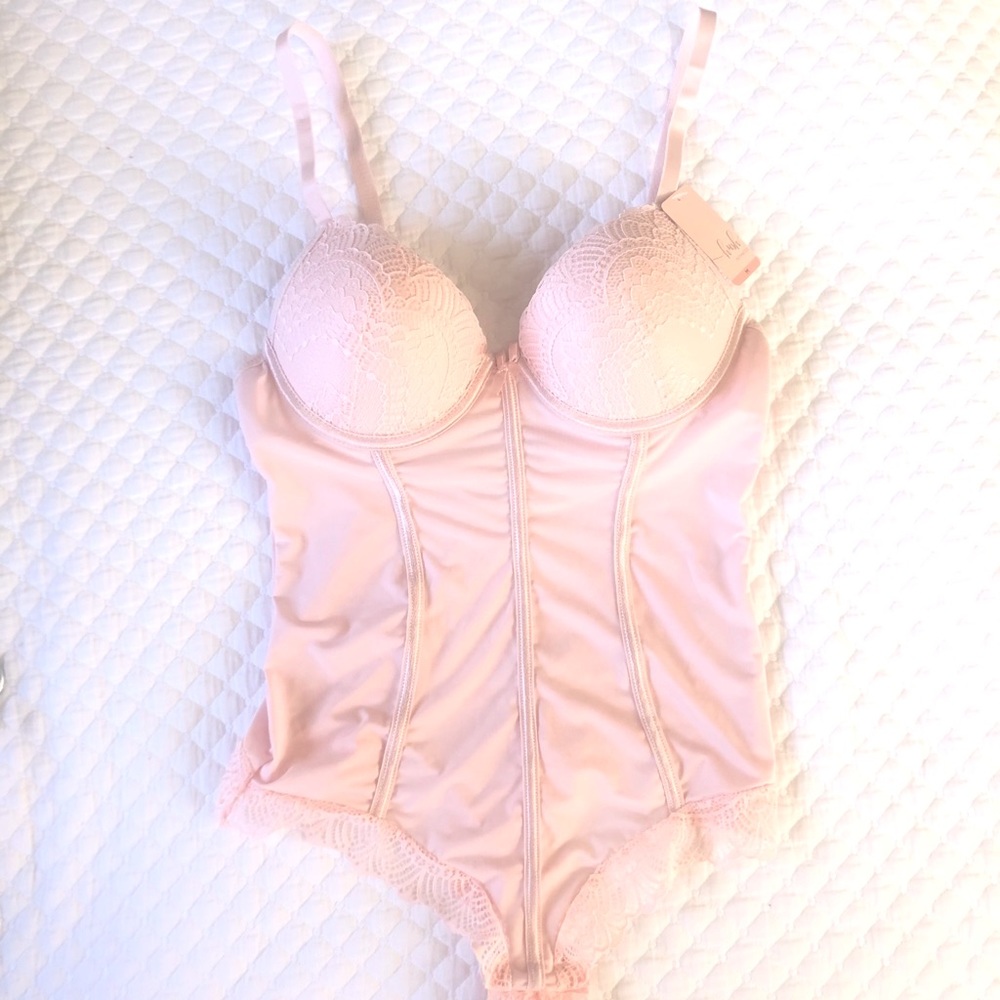 🔥Lace bodysuit w/ snap open crotch area